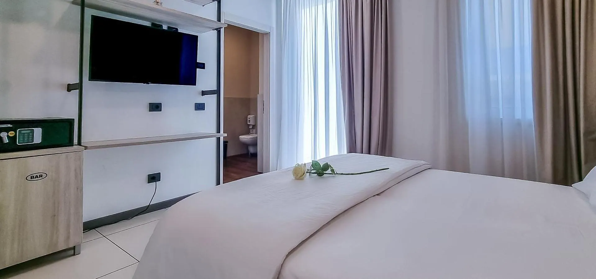 Hotel Benaco Garda ***S 3*, Garda (Verona) Italia