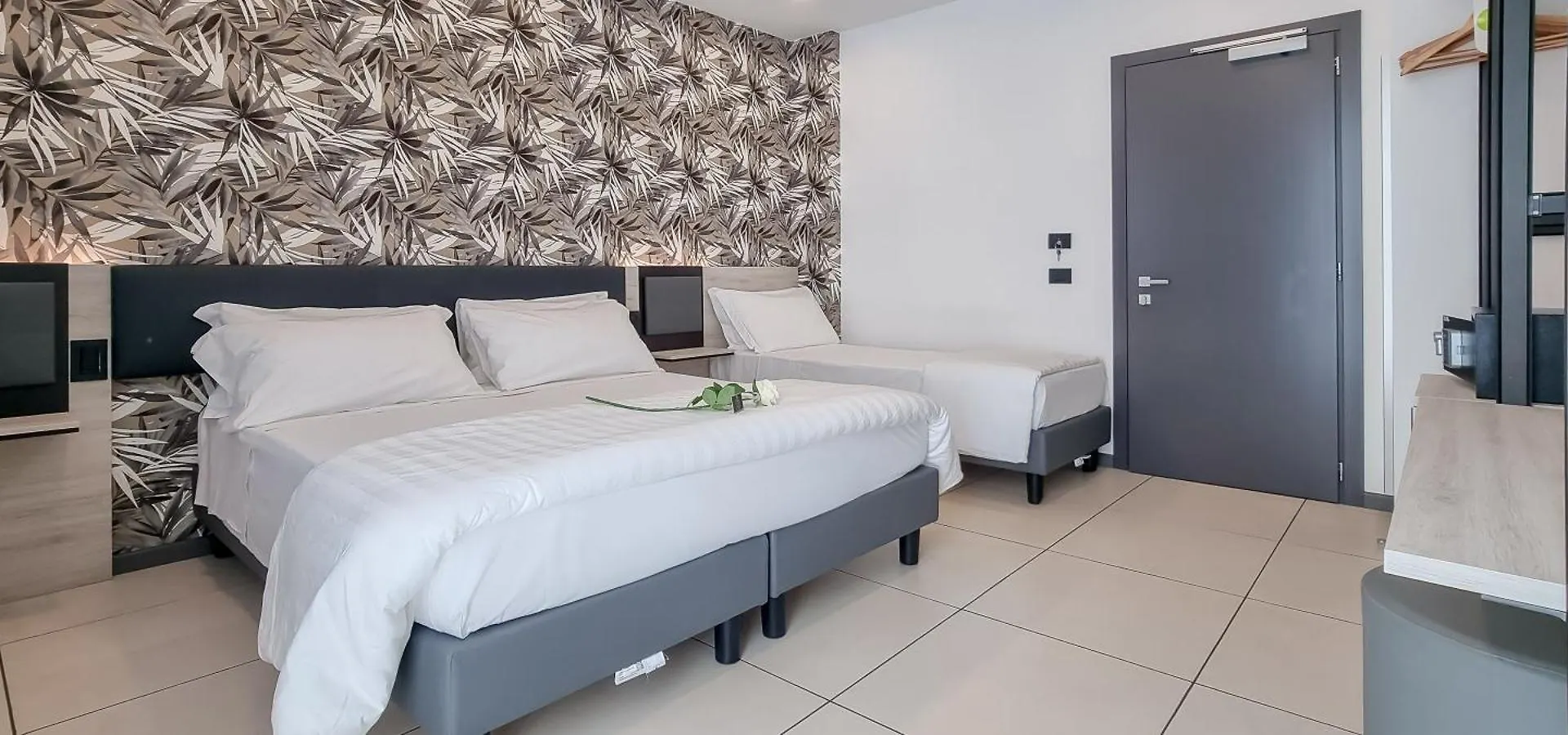 Hotel Benaco Garda ***S 3*, Garda (Verona) Italien
