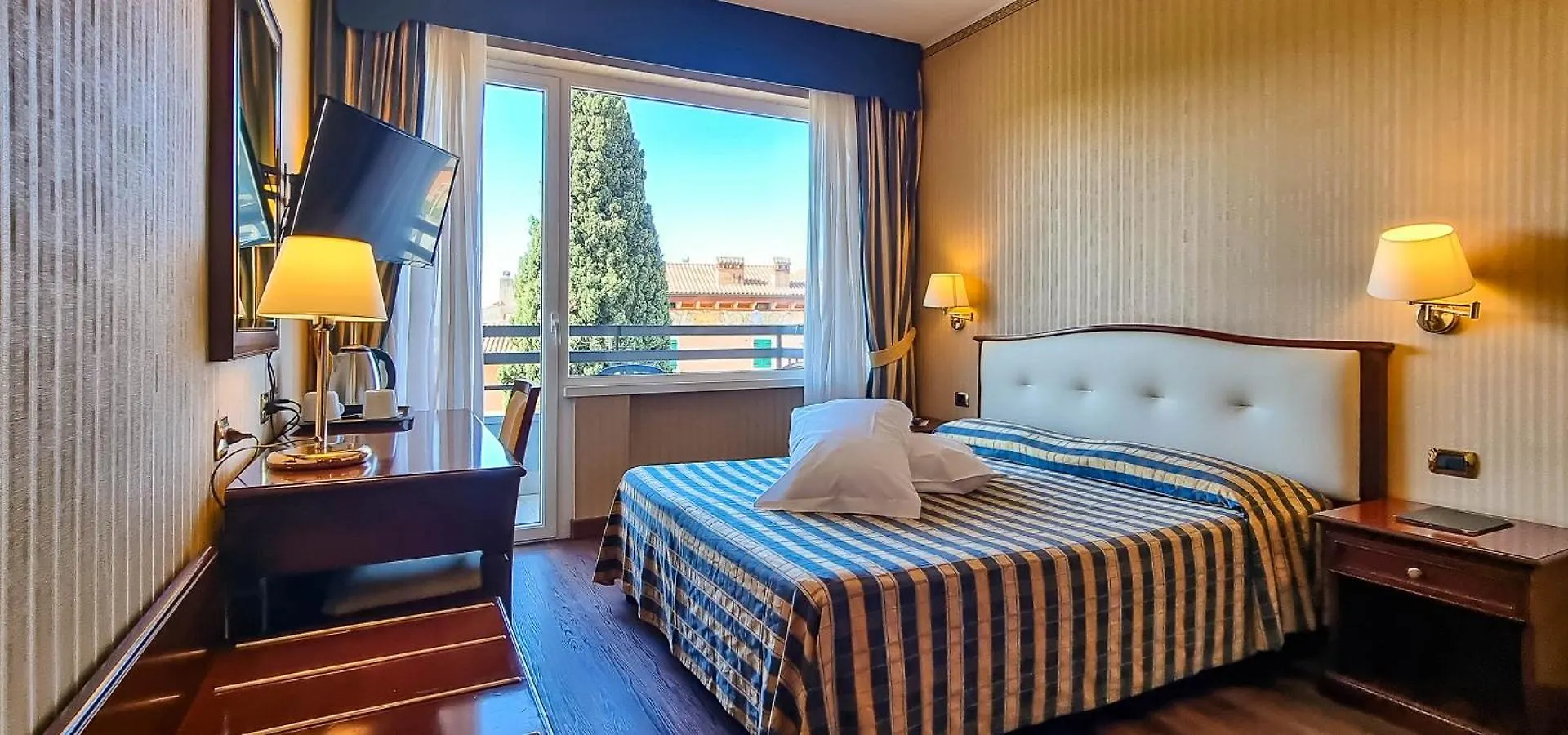 Hotel Benaco Garda ***S 3*, Garda (Verona)