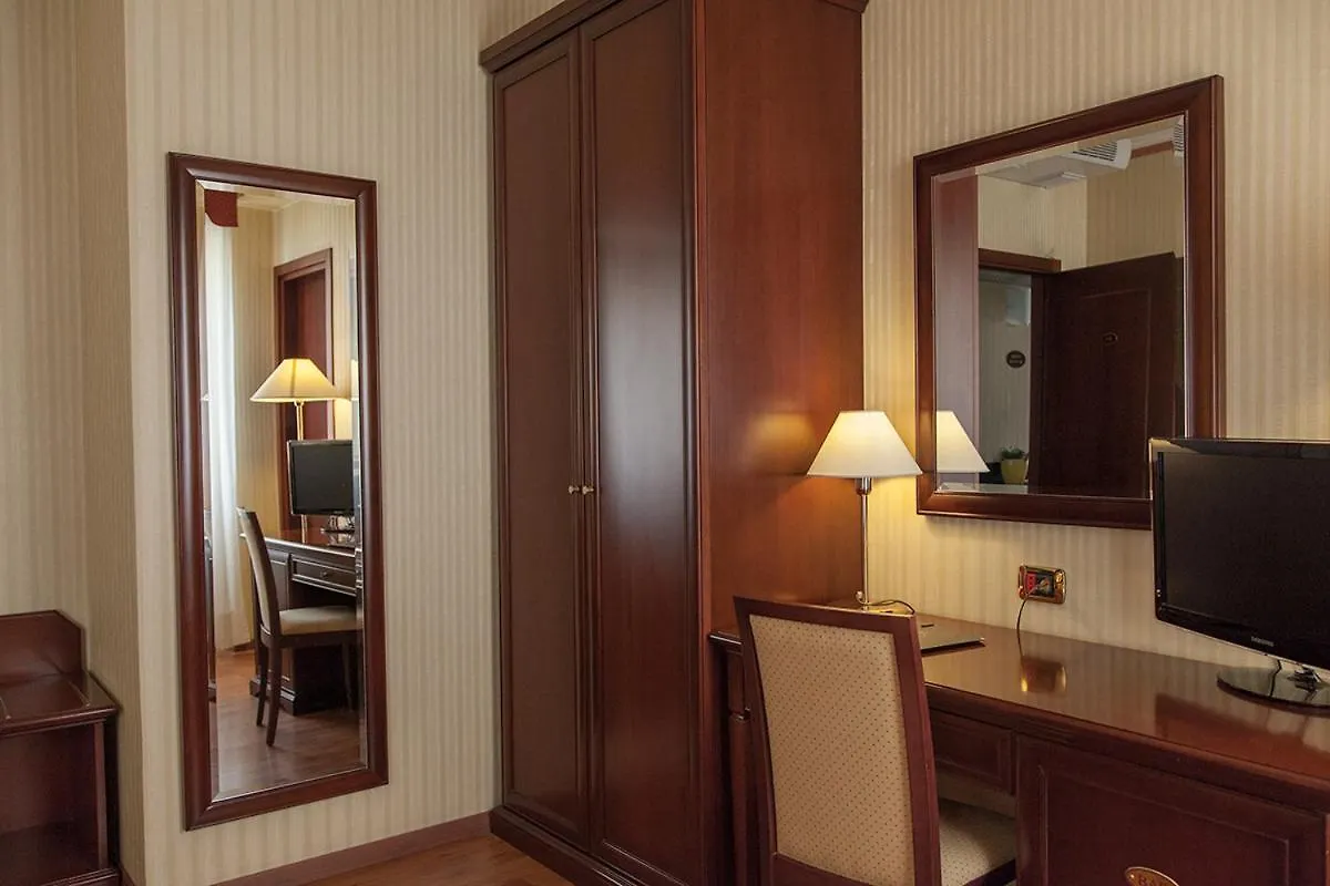 Hotel Benaco Garda ***S 3*, Garda (Verona)